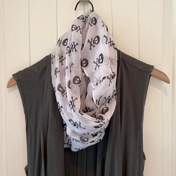 Unbranded Accessories - Skull and Bones Scarf- infinity Halloween